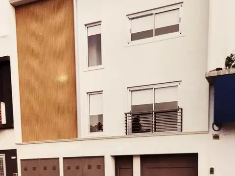 TRIPLEX EN VENTA AVENIDA BELGRANO 5669 WILDE 3 AMBIENTES