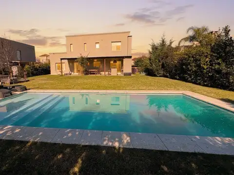 Casa en Venta en El Cantón Golf, Escobar