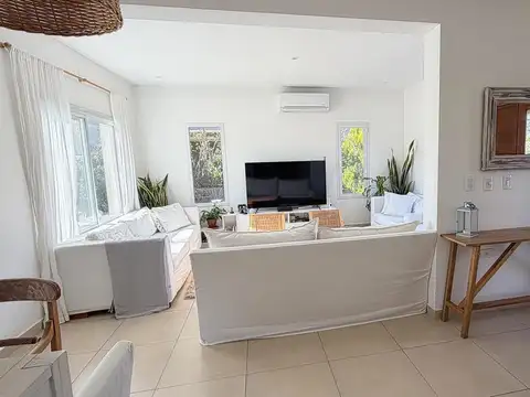 Casa en Venta con 4 cocheras