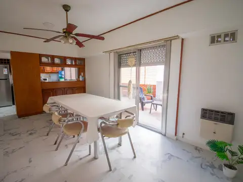 Casa 4 ambientes con 2 baños