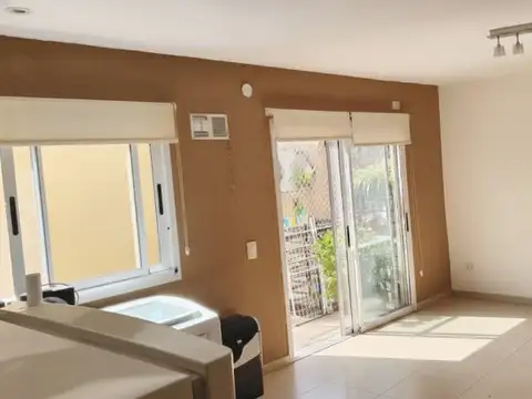 Depto Tipo Casa en Alquiler de 1 dormitorio