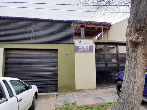 Casa con Galpón/Depósito