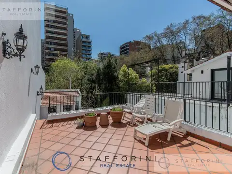 Casa 8 ambientes con 5 baños