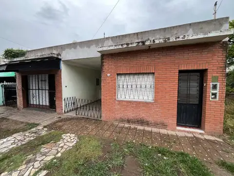 CASA 4 AMBIENTES + LOCAL COMERCIAL EN LIBERTAD