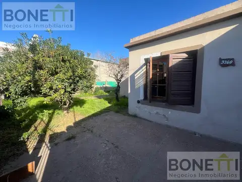 Casa en venta en Mercedes Buenos Aires, casa con local y amplio parque