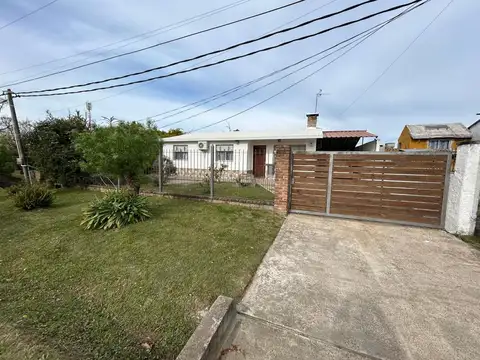 VENTA CASA 3 DORMITORIOS SALINAS, FONDO, GARAJE