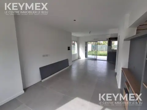 Casa 4 ambientes con 2 baños