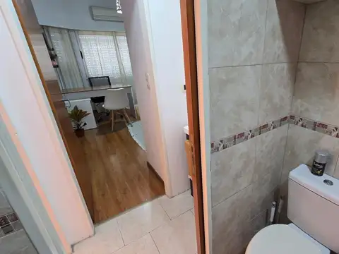 Departamento 2 amb. al frente amplio con balcon