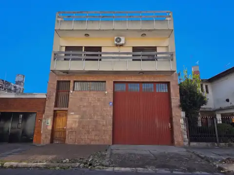 Lomas del Mirador (Dorrego 74) - Galpón/Depósito + Departamento en planta alta. A 100 mts de Av. S. Martín y J.M.Rosas