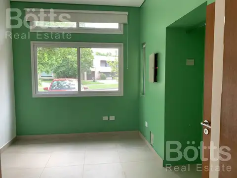 Moderna Casa en Country San Patricio con Piscina Climatizada