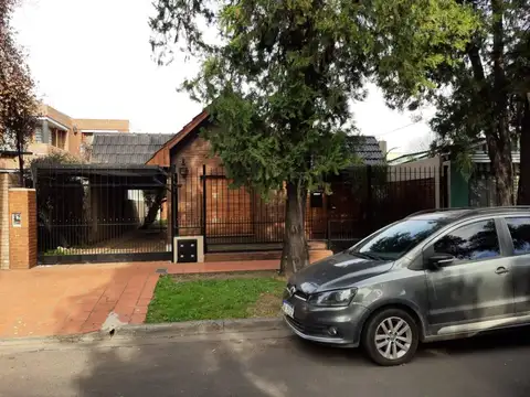 CHALET 3 AMB EXCELENTE ZONA, A 1/2 CUADRA DE STA ROSA