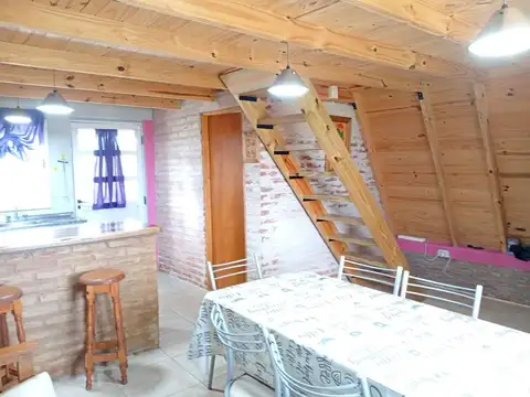 Casa 6 ambientes con 2 baños