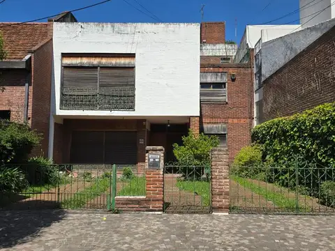 Casa 7 ambientes con 2 baños