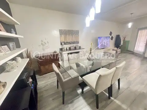 Casa 4 ambientes con 2 baños