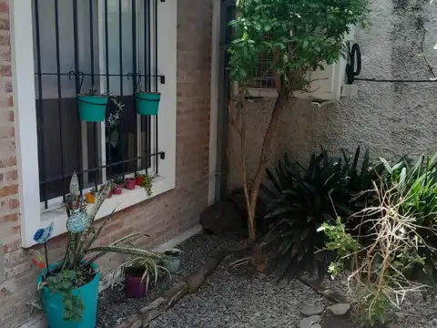 Casa 2 ambientes con 1 baño