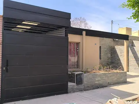 Casa 6 ambientes con 2 baños