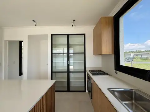Casa en Venta con 5 cocheras