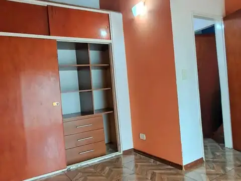 Casa en Alquiler con 1 cochera