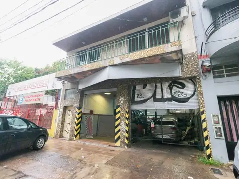 Venta local deposito galpon con casa 5 ambientes en Villa Maipu