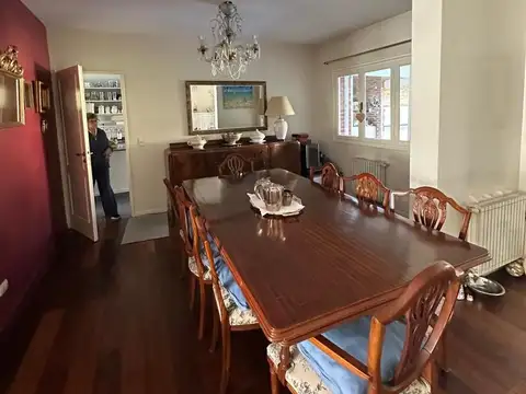 Casa en venta en Barrio de 5 ambientes con parque, pileta y playroom