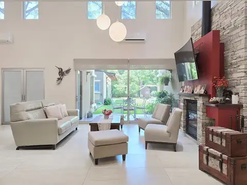 Casa 5 ambientes con 4 baños
