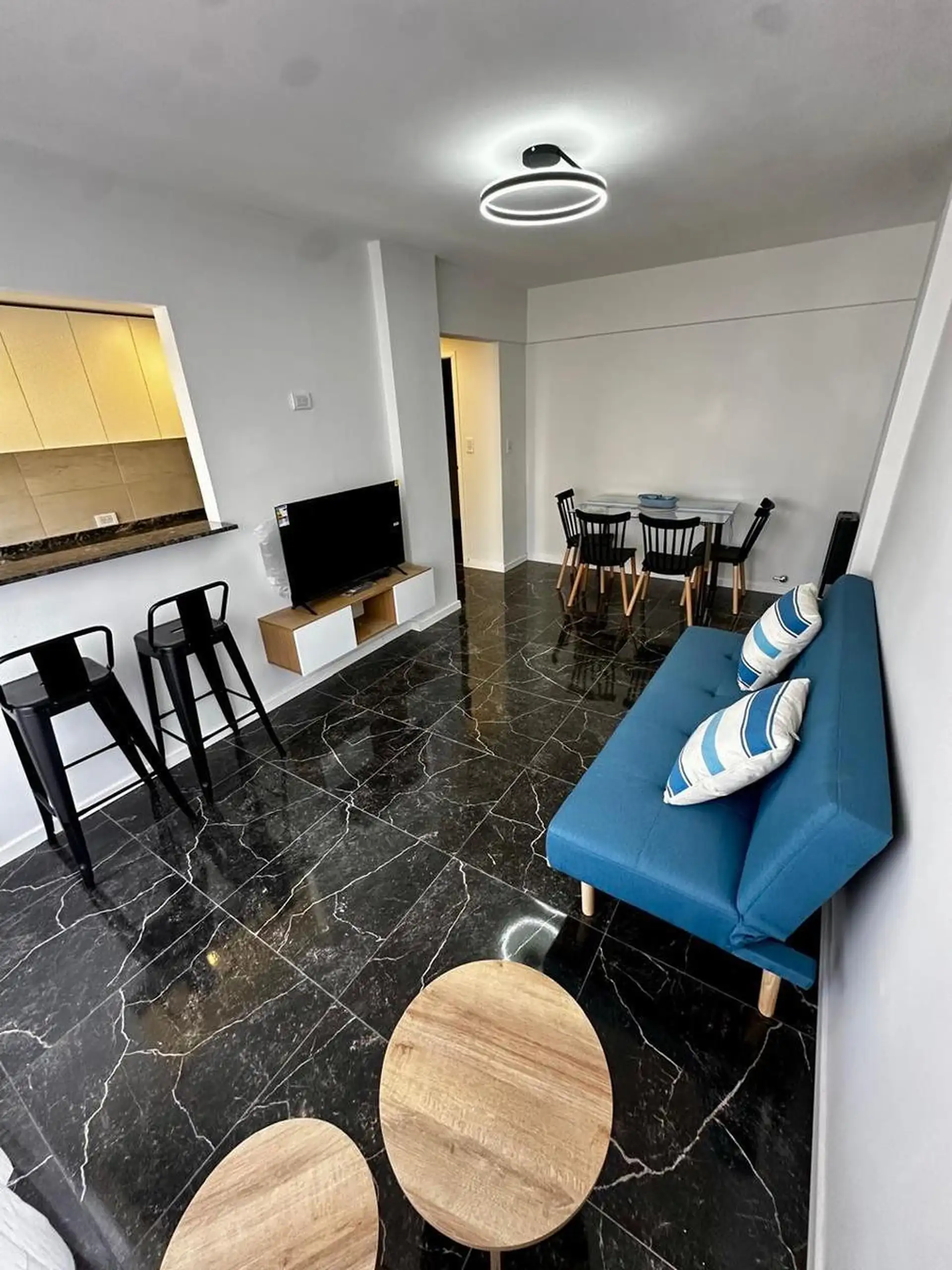 Venta de departamento - 2 ambientes - Al contrafrente - Balcón francés - Centro - Mar del Plata