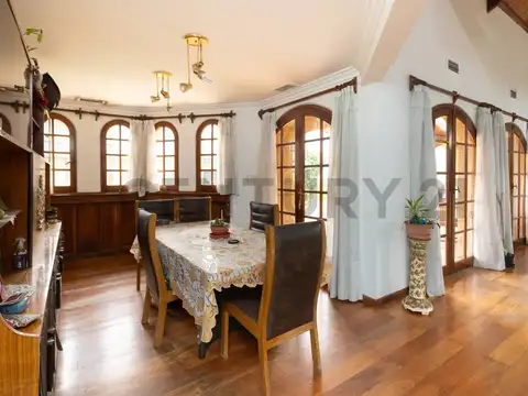 Casa 7 ambientes con 4 baños