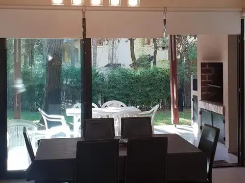 HERMOSA CASA EN SANTOS VEGA Y DE LAS ARTES - COCHERA QUINCHO CON DECK SUITE CON HIDRO