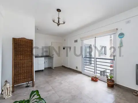 Av Peron 3000, Piso 2