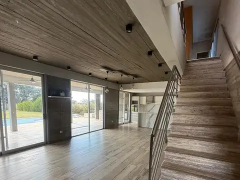Casa en Venta con 6 cocheras