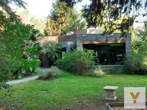 Casa 6 ambientes con 2 baños
