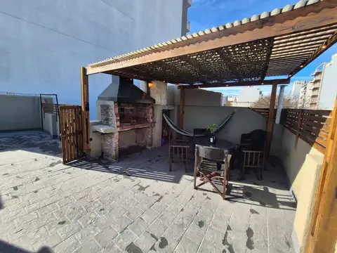 CASA 5 AMBIENTES VENTA FLORESTA PATIO TERRAZA PARR