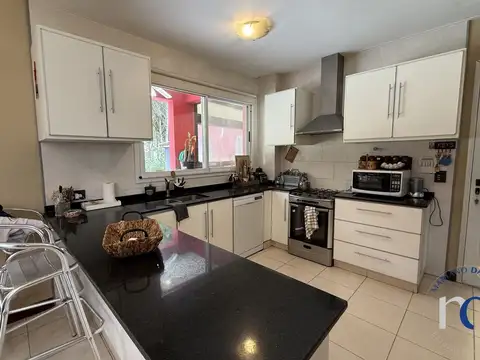 Casa en Venta 4 Dormitorios con Pileta en Pinamar La Herradura Barrio Privado