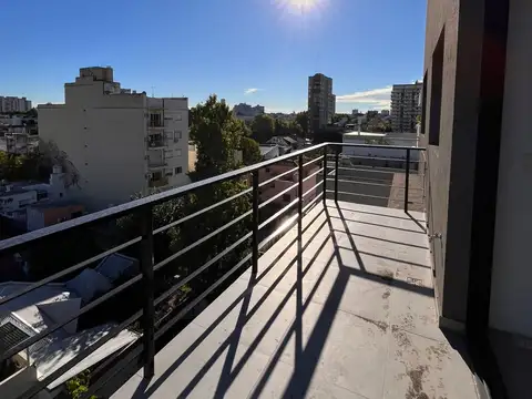 3 ambientes semipiso con gran balcón y vista abierta en Núñez – Último piso, súper luminoso - APTO CREDITO BANCARIO