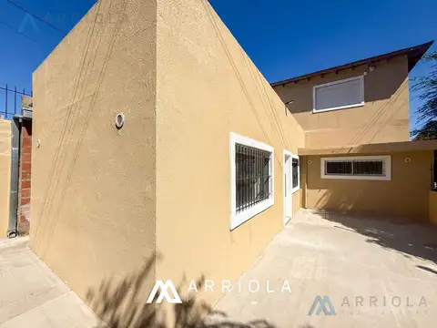 Casa en Venta con 3 cocheras