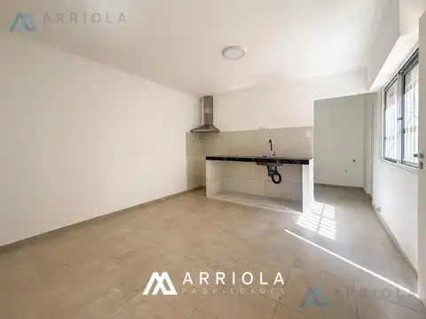 Local + 2 departamentos de 3 ambientes. Venta en BLOCK. Barrio San Carlos
