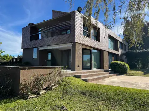 Casa en Venta en El Cazal, USD 260.000