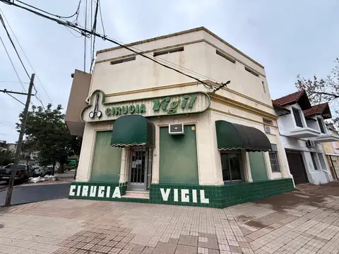 Local con depósito y oficina en alquiler s/ ochava