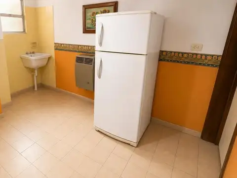 Casa 8 ambientes con 2 baños