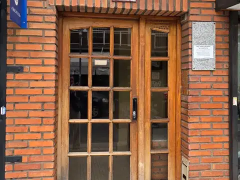 DEPARMENTO CASEROS CENTRO-2 AMB CON PATIO,QUINCHO Y FONDO LIBRE INDEPENDIENTE. APTO A CREDITO