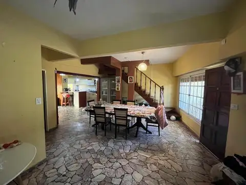 Casa 5 ambientes con 3 baños