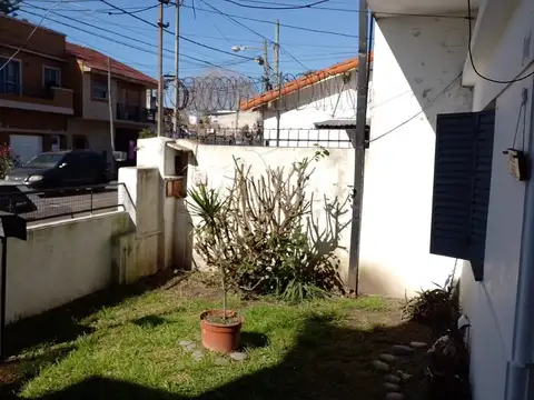 Depto Tipo Casa 4 ambientes con 2 baños