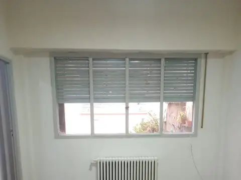 ALQUILER 2 AMBIENTES PLANTA BAJA CON BAJISIMAS EXPENSAS!