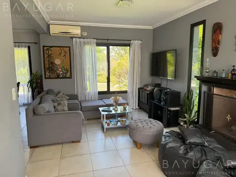 Casa en Venta con 4 cocheras