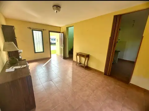 3 ambientes con parque y quincho c/parrilla