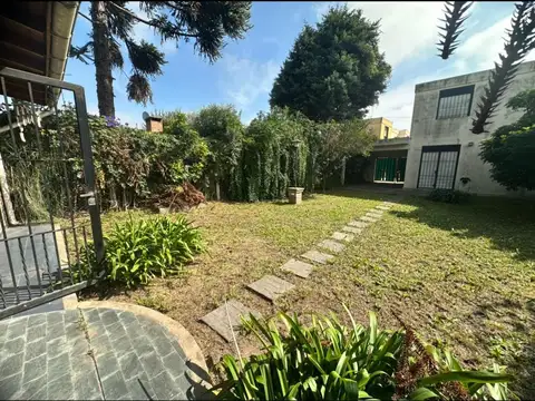 3 ambientes con parque y quincho c/parrilla