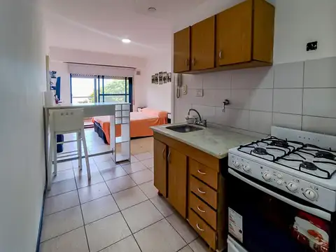 VENTA - Departamento monoambiente con balcón al frente - Luis Agote, Rosario.