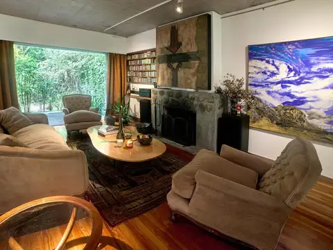 Casa en Alquiler con 2 cocheras