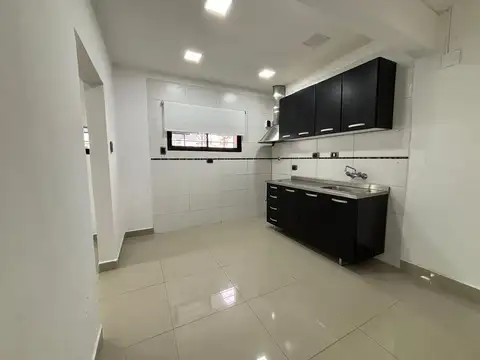 VENTA / CASA / 2 DORMITORIOS COCHERA / VILLA ROSAS