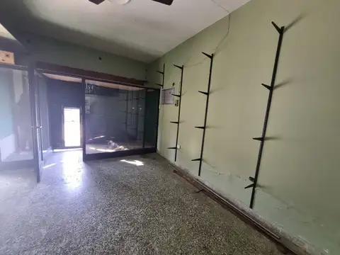 VENTA DE LOCAL CON DOS PERCIANAS LOMAS ZAMORA